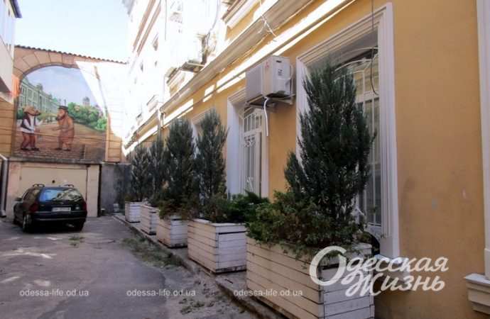 Одесский "дом-сквозняк", дворик