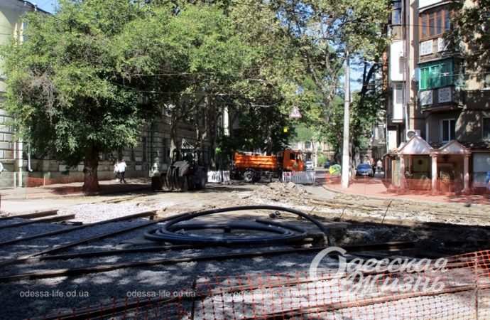 Ремонтные работы, у дома