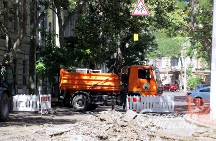 Ремонтные работы. машина