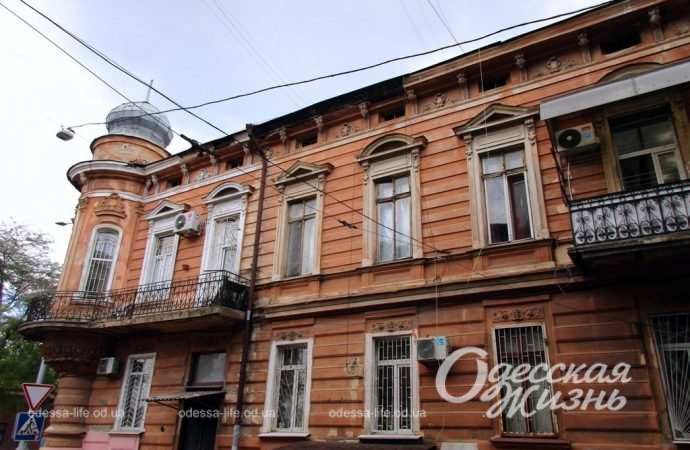 Одеський історичний будинок-красень: з еркером і куполом (фото)