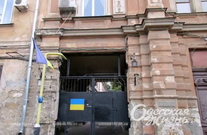 Одесский дом Караводина, ворота