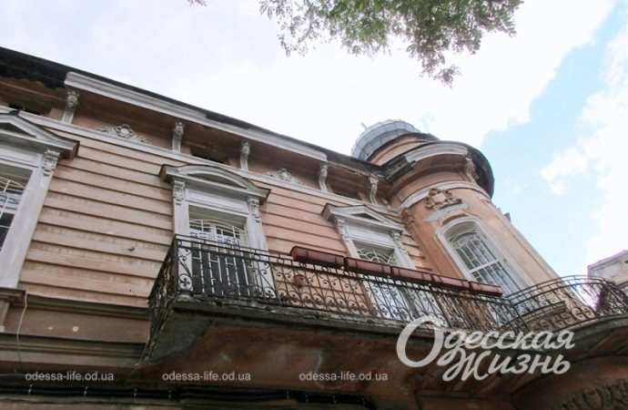 Одесский дом Караводина, эркер