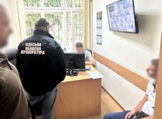 В Одесі митник заради поновлення на посаді обдурив суд