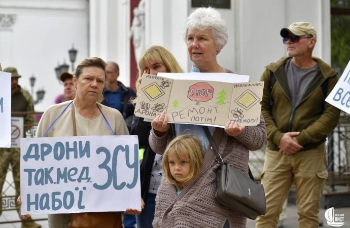 Протести на Думській: чому одеситів просять “припинити кошмаріти” місцеву владу