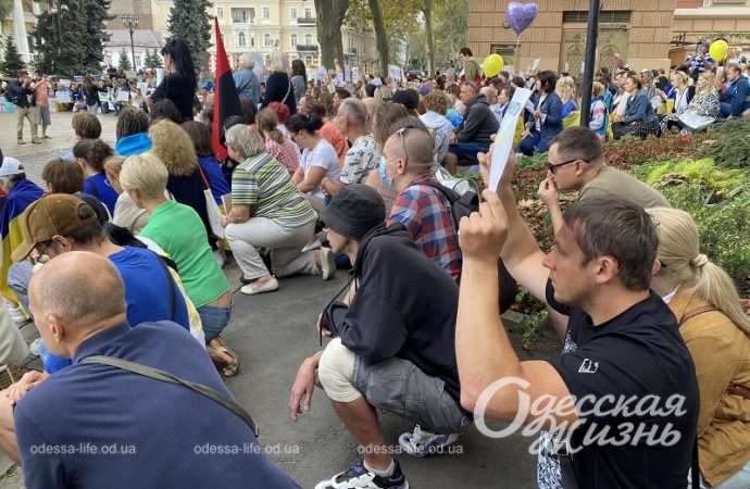 Минута молчания на акции в Одессе, 16.09.2023-3