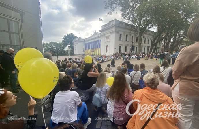 Минута молчания на акции в Одессе, 16.09.2023-4