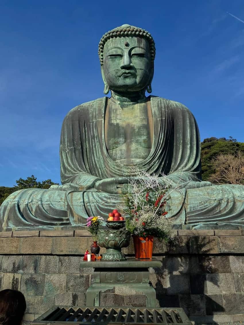 Юронзовая статуя Великого Будды высотой 13 м.
