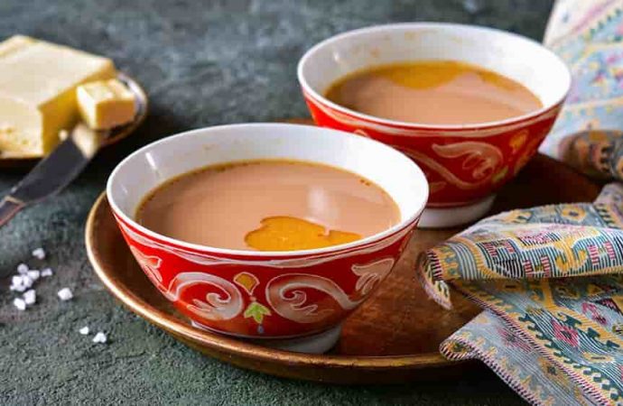 Необычно и полезно: почему стоит попробовать чай с солью