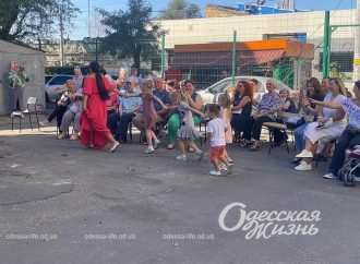 Оперні арії на Молдаванці. Як одесити відзначили День двору (фоторепортаж)