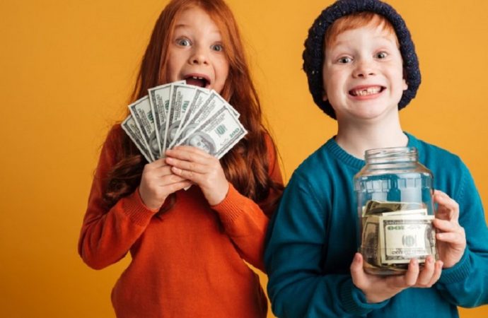 Скільки грошей давати дитині до школи