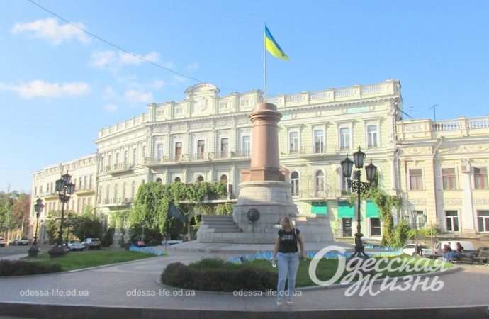 Реконструкция Екатерининской площади отложена: подробности
