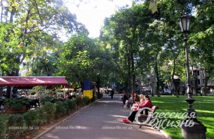 Одесский сквер Пале-Рояль, отдых