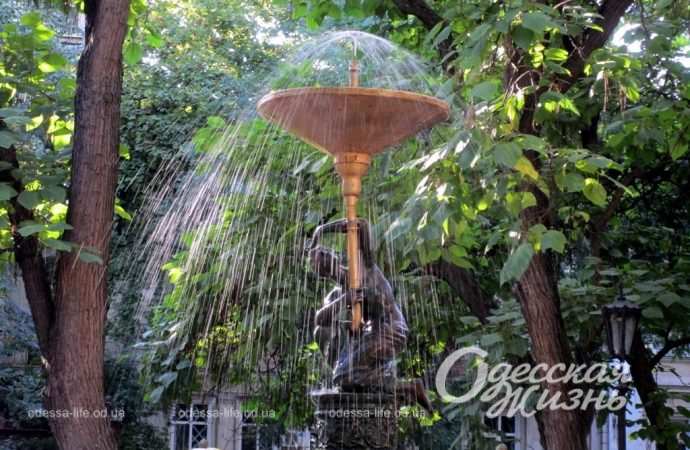 Одесский сквер Пале-Рояль, фонтан Нимфа