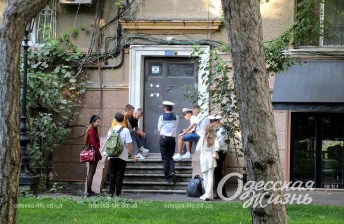 В Пале-Рояле, Одесса