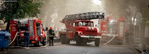 Утром в центре Одессы тушили хостел: что стало причиной пожара? (видео, фото)