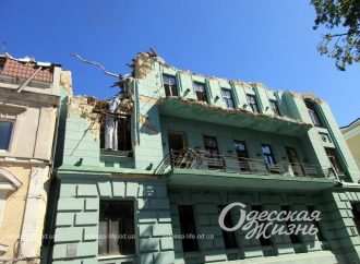 В начале улицы Преображенской: через полтора месяца после ракетного удара по Одессе (фоторепортаж)