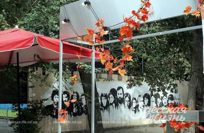 Конец сентября в Одессе, кафе