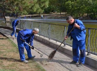 В Одессе отметили День уборки массовым субботником (фото)