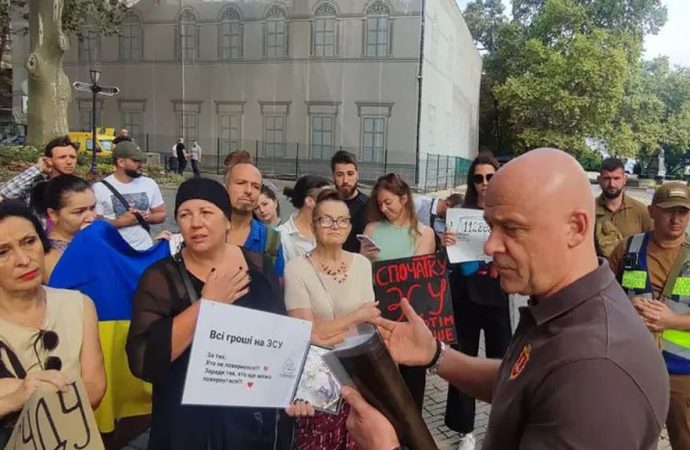 Одесские митингующие дождались Труханова под мэрией: пришли ли стороны к согласию? (видео)