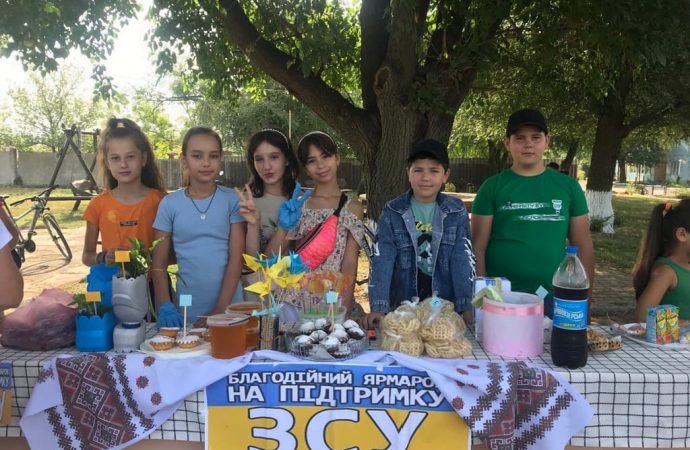Деленьские ученики провели ярмарку в поддержку ВСУ
