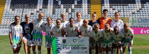 Одесские футболистки разгромили соперниц и собрали деньги военным (фото)
