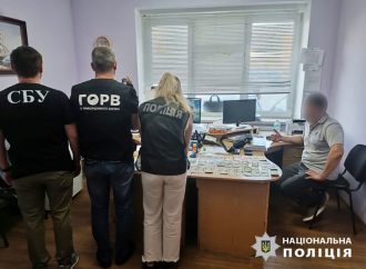 Хабарникам на Одещині загрожує до 10 років в’язниці: вимагали гроші за виготовлення документів