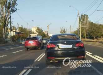 На Николаевской дороге частично обновили разметку: достаточно ли одесситам 6 полос? (фотофакт)