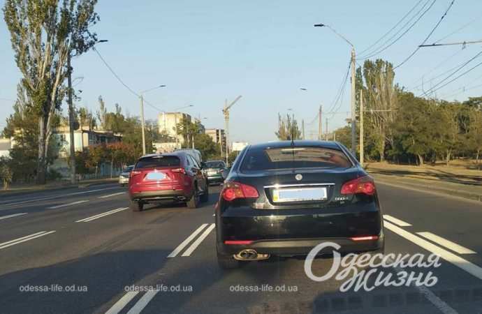 На Николаевской дороге частично обновили разметку: достаточно ли одесситам 6 полос? (фотофакт)