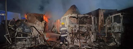 Ночью враг атаковал Одесщину “Шахедами”: сгорели грузовики, есть раненые