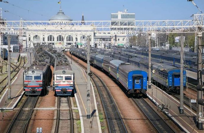 Укрзализныця меняет маршруты поездов: среди них есть одесский