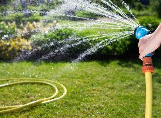 Гнучкий шланг для води: незамінний атрибут у саду та на дачі