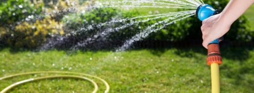 Гнучкий шланг для води: незамінний атрибут у саду та на дачі