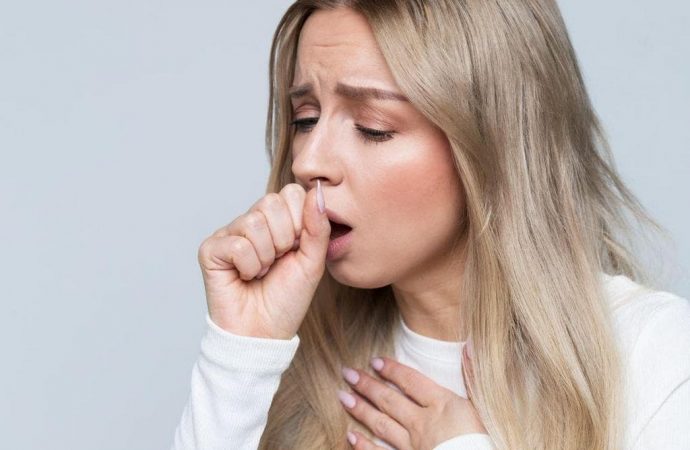 Сухой кашель: чем он опасен и как его лечить