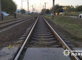 Трагічна смерть: в Одесі жінка кинулася під потяг