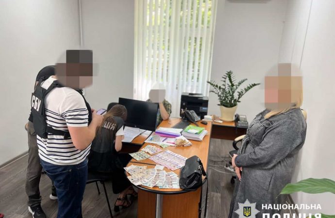 В Одесской области сотрудница налоговой попалась на крупной взятке от бизнесмена