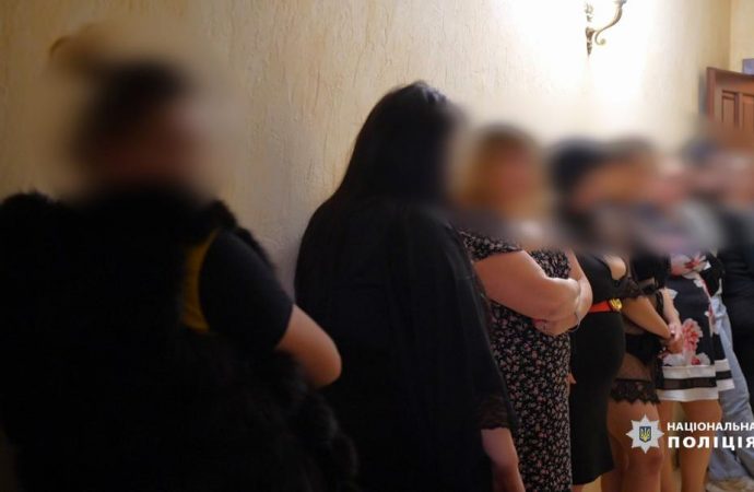 В Одессе задержали женщин, которые трудоустравали девушек «администраторами» (видео)