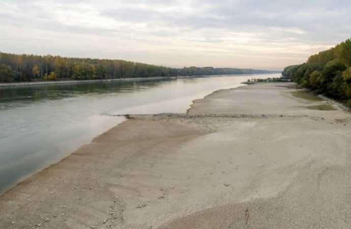 Дунай сильно обмелел и это создало большие проблемы для Украины