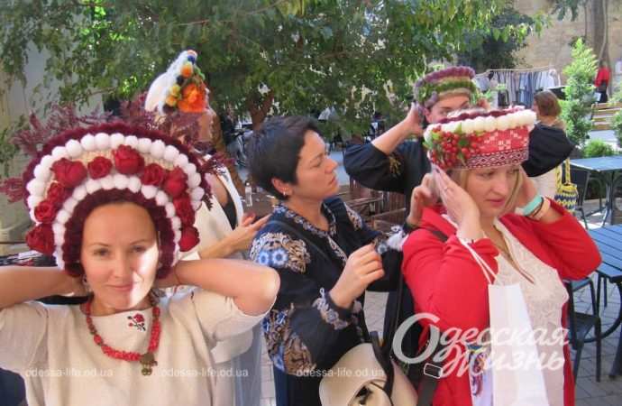 намисто і вбрання