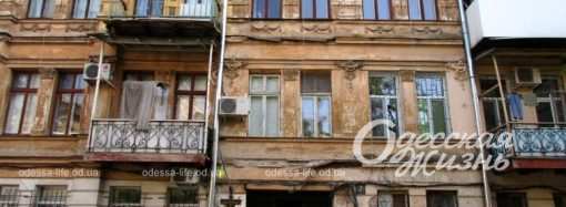 С фасада одесского дома украли экспонат эпохи газового освещения улиц (фоторепортаж)