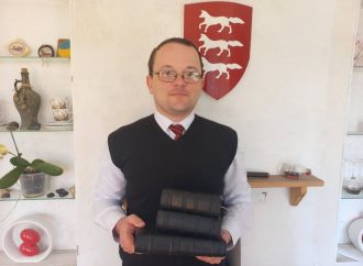 Як “старовинні” книжки з магії допомогають у Кілії збирати кошти для ЗСУ