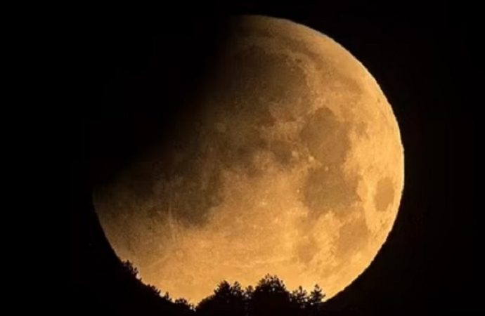 Місячне затемнення 28 жовтня: коли спостерігати і що потрібно зробити
