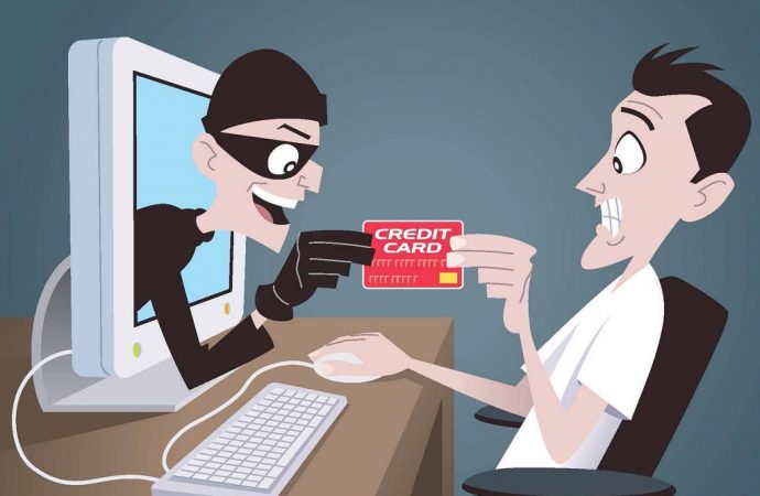 Як крадуть гроші з банківських карток українців і як себе убезпечити