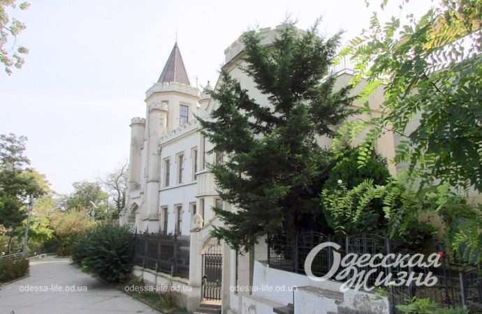 Одесса в октябре, дворец