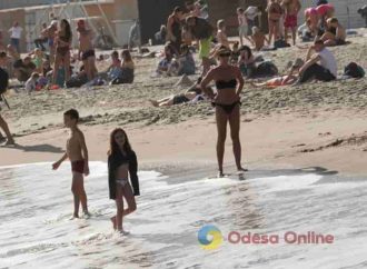 Жовтень по-одеськи: на пляжах – повний аншлаг (відео)