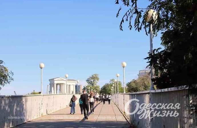 на Тещин мост можно пройти без препятствий