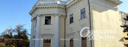 Одесский Воронцовский дворец: что за ограждением? (Фоторепортаж)