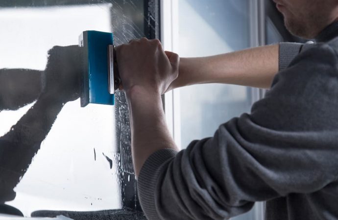 Тепло и безопасность: как бронепленка для окон делает ваш дом более энергоэффективным и безопасным