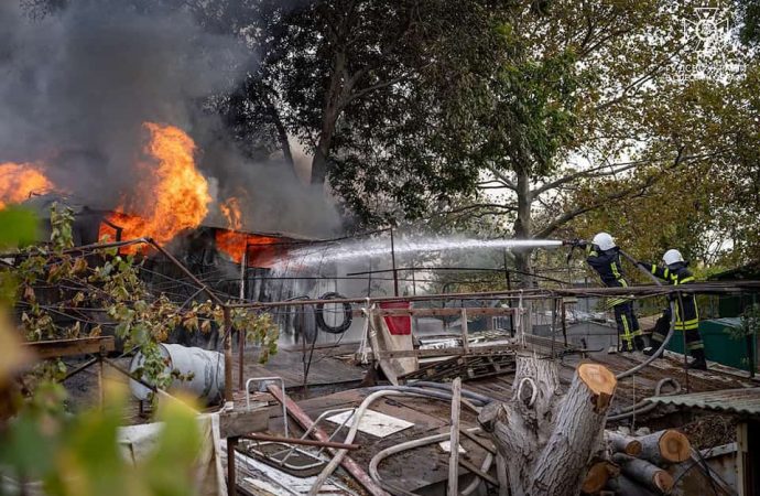 В Одессе произошел масштабный пожар: погиб человек (фото)