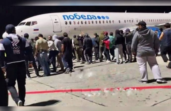 В Махачкале исламисты и антисемиты захватили аэропорт: там приземлился самолет из Израиля (фото, видео)