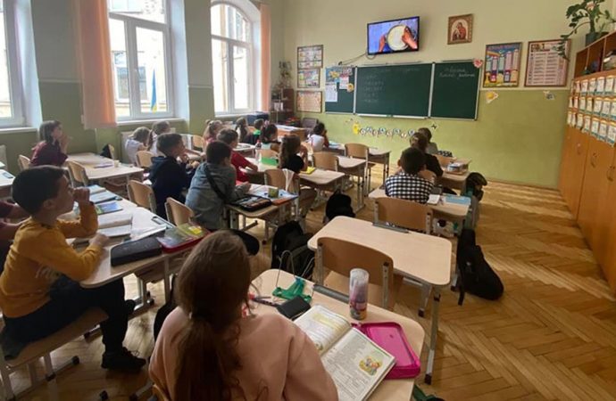 Одесские школьники возвращаются за парты